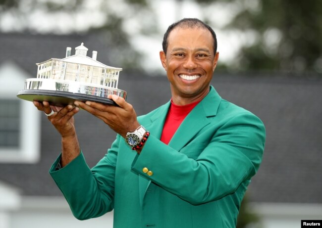 Tiger Woods celebra tras ganar el Masters de Golf de Augusta en Augusta, Georgia, el domingo, 14 de abril de 2019.