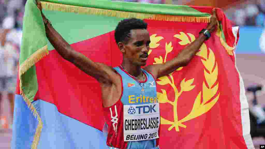 Ghirmay Ghebreslassie na Eritrea yana murnar lashe gudun ya-da-kanin-wani, ko marathon