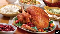 Makanan seperti ayam kalkun yang biasa disajikan dalam perayaaan Thanksgiving. (Foto: AP)