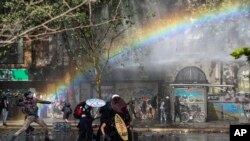 Las protestas en Chile continúan a pesar de los esfuerzos del gobierno por brindar soluciones a las demandas de la población.