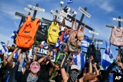 University students take part in a march against Nicaragua's President Daniel Ortega in Managua, Nicaragua, May 30, 2018. Violence returned to protests against Ortega's government when riot police and government supporters confronted protesters during a Mother's Day march to commemorate those mothers who has lost their children during the protests.