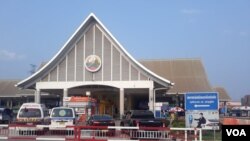 ດ່ານກວດຄົນເຂົ້າເມືອງຂົວມິອຕະພາບ 1 ລະຫວ່າງລາວ-ໄທ ໃນນະຄອນຫລວງວຽງຈັນ, ສປປ ລາວ.