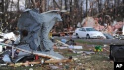 La devastación en Washington (Illinois) ha generado que la Cruz Roja movilice recursos para generar espacios de refugio.