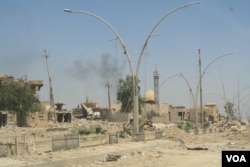 Many Mosul neighborhoods like this one are in ruins, and after families flee they say they have no where to go back to, June 1, 2017. (H.Murdock/VOA)