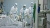 Arhiva - Medicinski radnici pored pacijenata obolelih od koronavirusa, u Zemunskoj bolnici u Beogradu, 26. novembra 2020. (Foto: Rotjers, Marko Đurica)