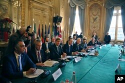 U.S. Secretary of State John Kerry, third left, and France's Foreign Minister Jean Marc Ayrault, fifth left, attend a meeting with others on Syria in Paris, Saturday, Dec. 10, 2016.