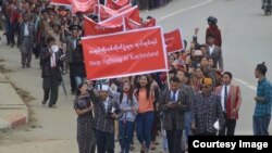 စစ်ပွဲတွေရပ်ဖို့ တောင်းဆိုကြတဲ့ ဟားခါးမြို့သူမြို့သားများ (The Hakha Post)