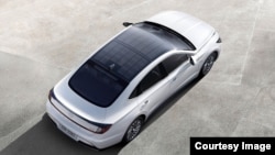 Hyundai's solar roof system includes a structure of silicon solar panels mounted on the car’s roof. The company says the system can charge the vehicle's electrical system while parked or driving. (Hyundai Motor)
