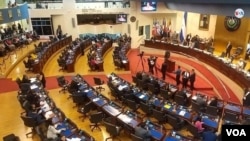 Asamblea Legislativa de El Salvador, rechazó las medidas tomadas por el presidente Nayib Bukele el domingo; algunos diputados las han tildado de "golpe de estado". Foto: Enrique López/VOA.