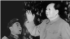 毛泽东和周恩来在文革中。毛泽东评水浒批宋江，影射周恩来

