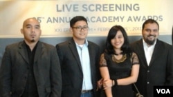 Kru Fox International Channel dalam kegiatan "Nonton Bareng Penghargaan Oscar 2013" di Jakarta, February 25th 2013 (VOA/ Iris Gera)