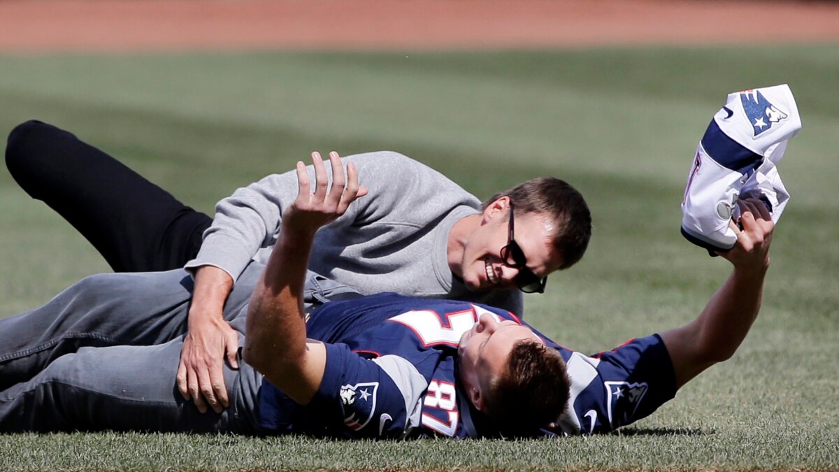 Rob Gronkowski 'steals' Tom Brady's jersey at Red Sox opening day, NFL  News