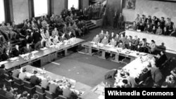 Hội nghị Genève khai mạc ngày 8/5/1954 tại Thụy Sĩ. 