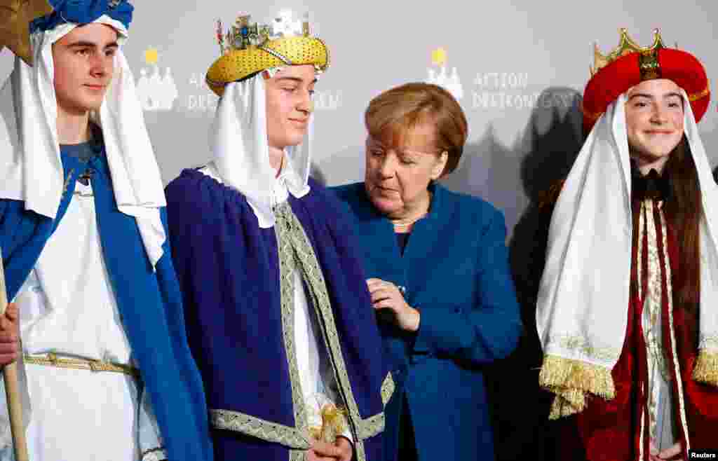 Germaniya kansleri Angela Merkel san&#39;atkorlar bilan