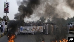 Pakistani protesters shout slogans against America and NATO in Lahore, Pakistan, November 26, 2011.