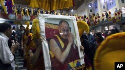 Sekitar 400 delegasi bertemu di kota Dharamsala, India Utara, untuk mengikuti Sidang Umum Istimewa Warga Tibet hari Selasa (25/9).
