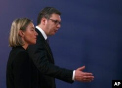 Visoka predstavnica EU za spoljnu politiku i bezbednost, Federika Mogerini, na zajedničkoj konferenciji za novinare sa predsednikom Srbije Aleksandrom Vučićem, u sklopu njene balkanske turneje, u Beogradu, 19. aprila 2018.