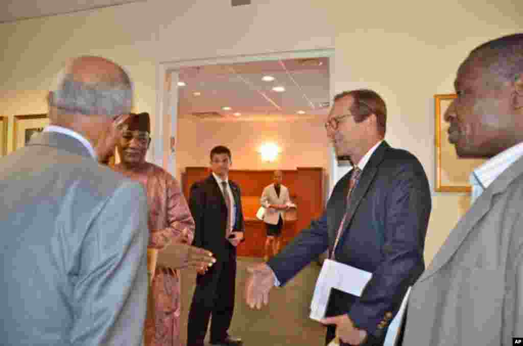 Nigerian Vice-President Namadi Sambo Visits VOA in Washington, DC