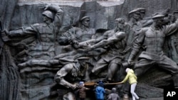 Мемориал ветеранам Второй мировой войны в Парке Вечной Славы в Киеве. Архивное фото