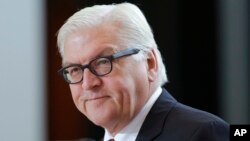 German Foreign Minister Frank-Walter Steinmeier says in Berlin, Oct. 21, 2015, that Europe should make sure the movement of refugees did not spark new conflicts in the Balkan region.