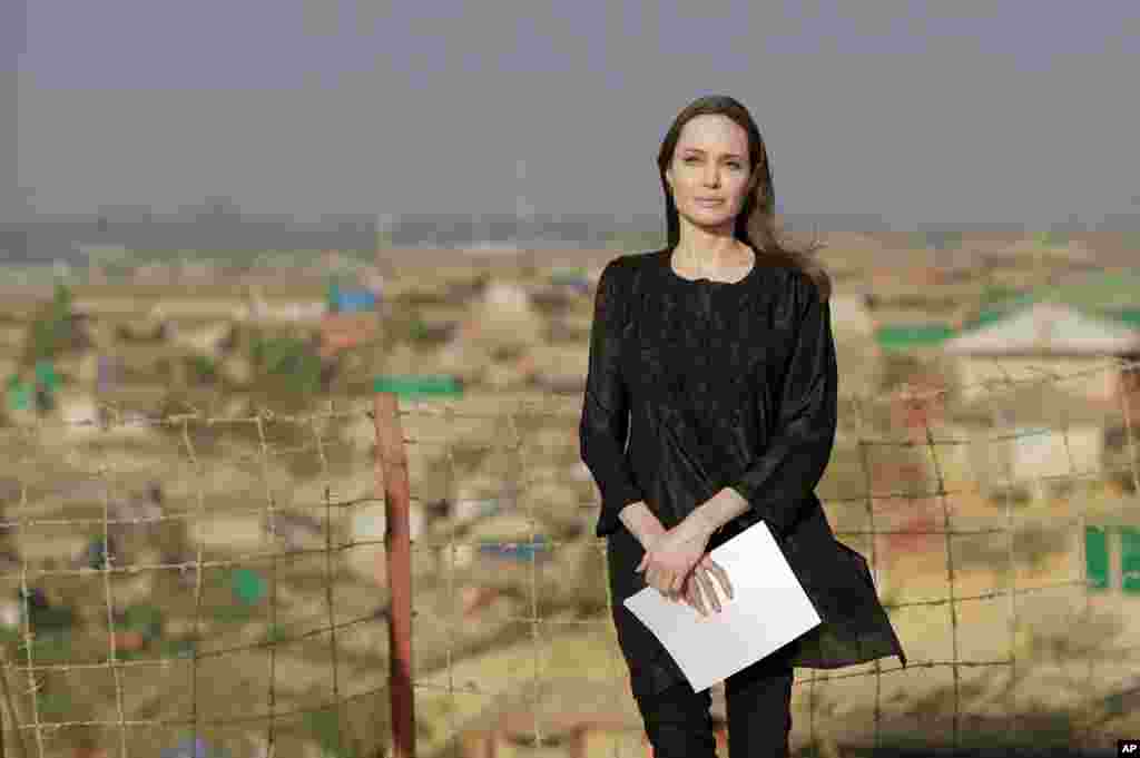 آنجلینا جولی بازیگر و کارگردان آمریکایی و سفیر حسن نیت سازمان متحد در امور پناهندگان به اردوگاهی در بنگلادش می رود تا با آوارگان روهینگیایی میانمار دیدار کند.