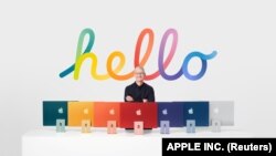 Tim Cook with new iMac