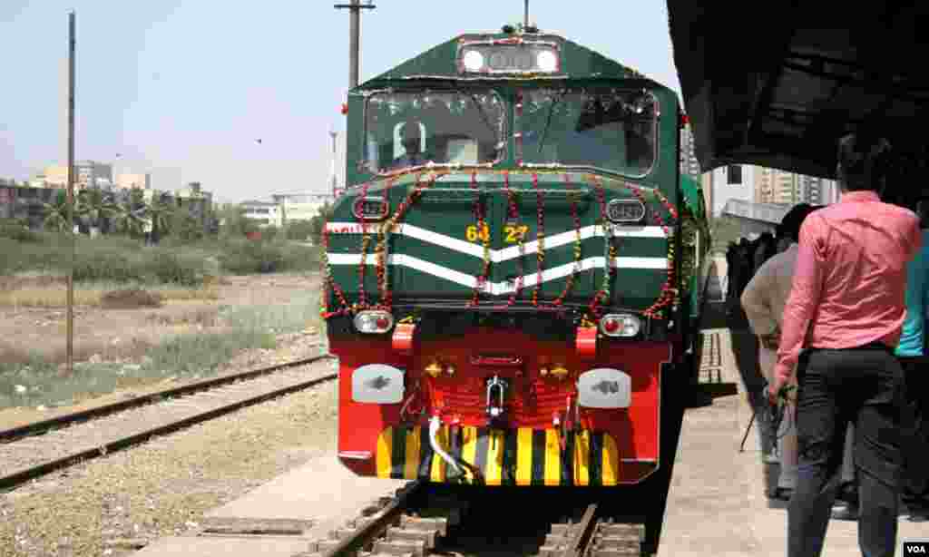 مارگلہ سے کراچی کینٹ پہنچنے والی پہلی گرین لائن ٹرین&nbsp;