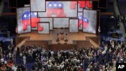Ketua Komite Nasional Partai Republik Reince Priebus secara resmi membuka konvensi nasional Partai Republik di Tampa, Florida hari Senin (27/8).