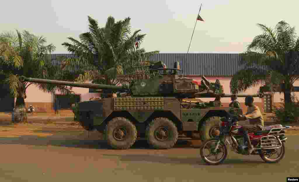 French soldiers man a street beside in Bangui, Jan. 12, 2014.