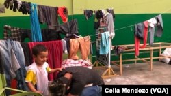 Familias de inmigrantes venezolanos han encontrado un lugar donde vivir en Lima, Perú, gracias a la buena disposición del negociante peruano René Cabaña.