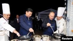 Путин и Си Цзиньпинь готовят блины