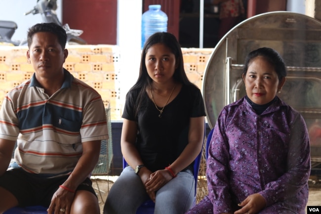 Dorn Sreyneang, 22, with parents in Bek Peang village, Kampong Cham province, on August 20, 2019. (Sun Narin/VOA Khmer)