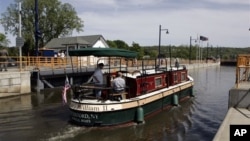A tour boat passes Lock 2 on the Erie Canal in Waterford, New York, in 2008
