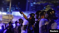 香港防暴警察反送中遊行下維持秩序。