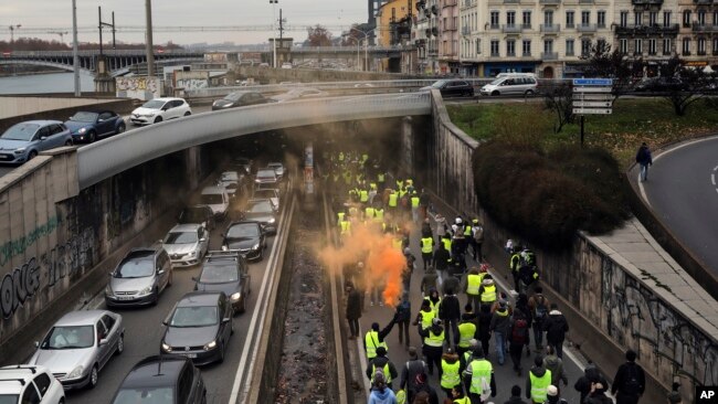 法国里昂的“黄背心”抗议游行。（2019年1月5日）