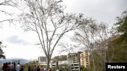 FILE - People, many of whom are seeking visas, form a line outside the U.S. Embassy in Caracas, March 4, 2015.