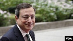 Draghi dijo que los 17 países de la eurozona adoptan “un nuevo pacto fiscal” para controlar el gasto de los países individuales.