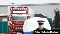 Kamion u blizini Londona u kojem je pronađeno 39 tela