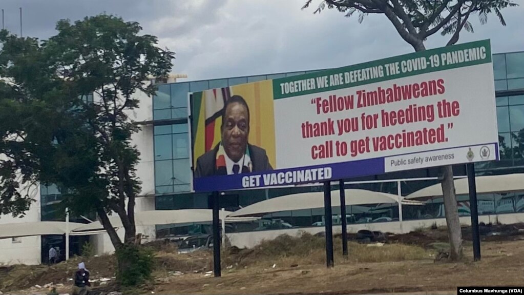 A poster is seen in Harare of President Emmerson Mnangangwa, Nov. 2, 2021, thanking those in Zimbabwe who have been vaccinated and urging others to do so as well. (Columbus Mavhunga/VOA)