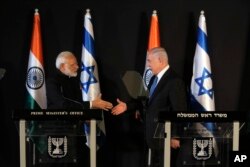 Indian Prime Minister Narendra Modi, left, shakes hands with Israeli Prime Minister Benjamin Netanyahu during their meeting at the King David hotel in Jerusalem, July 5, 2017.