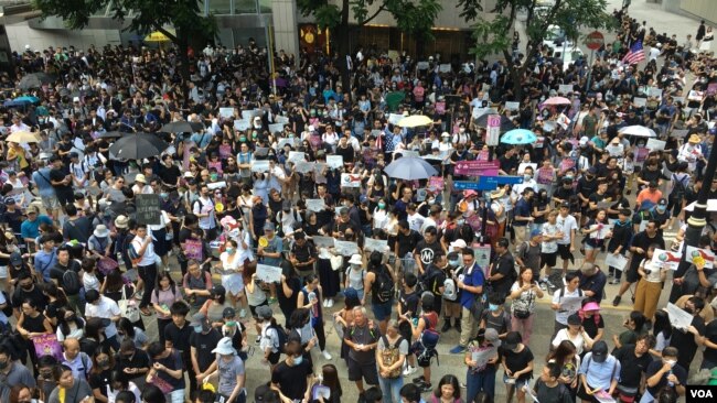 香港市民星期天继续抗议