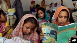 نړيوال بنک به پاکستان ته د تعليمي څانگې پرمختيا لپاره امداد ورکوي
