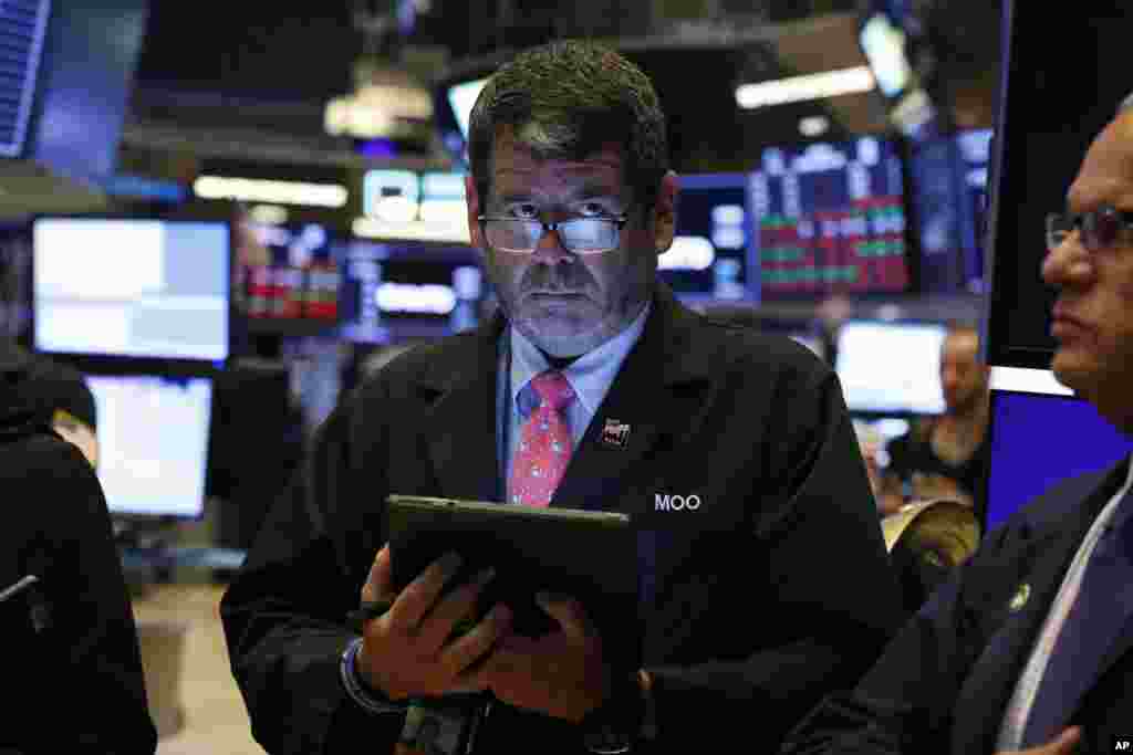 بازار بورس نیویورک شاهد کاهش شدید ارزش سهام در روز دوشنبه بود.&nbsp;