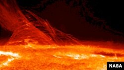 La NASA asegura que una de las ondas de radiación solar vistas este martes, viajó a una velocidad de 2253 kilómetros por segundo.
