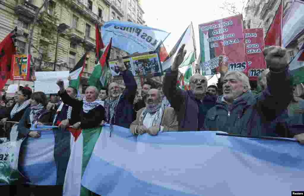 ارجنٹائن میں بھی لوگوں نے فلسطین کے حق میں ریلی نکالی۔