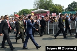 Presiden Jokowi didampingi Paspampres, 20 Oktober 2019.