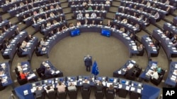 Le chef de l'exécutif de l'Union européenne, Jean-Claude Juncker, prononce son discours sur l'état de l'Union au Parlement européen à Strasbourg, dans l'est de la France, 14 septembre 2016. 