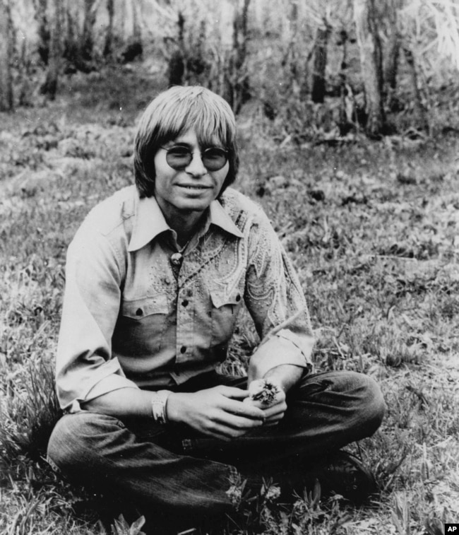 Country Western singer John Denver is shown in a 1977 handout photo. Denver, whose songs ``Rocky Mountain High'' and ``Take Me Home, Country Roads'' gained him worldwide appeal and millions of record sales in the 1970. (AP Photo/RCA, File)