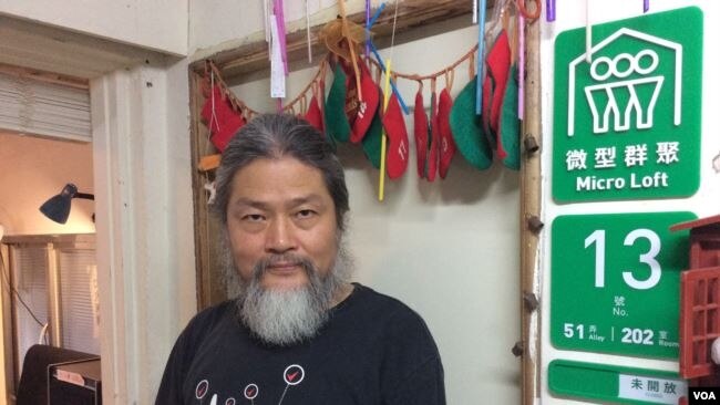 中国现代异议诗人孟浪 （美国之音记者申华 拍摄）