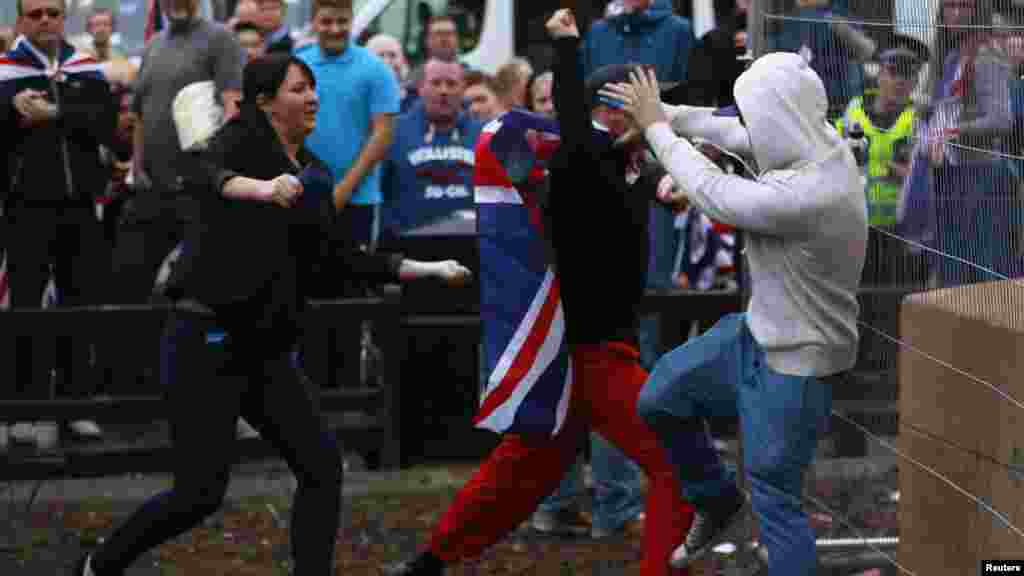 A pro-independence protestor, right, tussles with pro-union protestors during a demonstration at George Square in Glasgow, Scotland, Sept. 19, 2014. 